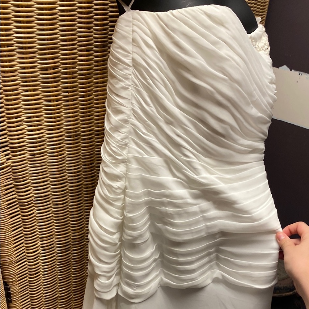 Elegant White One-Shoulder Gown - Picture 8 of 14